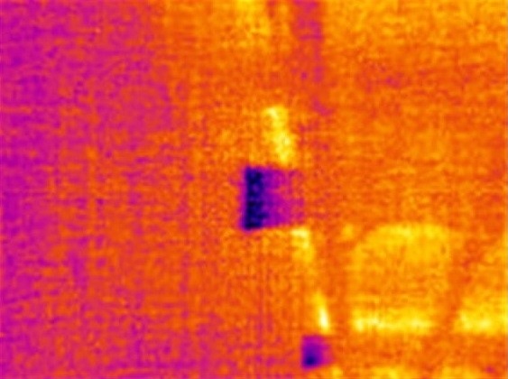 Термограмма участков прохода балок через стены холодильной камеры